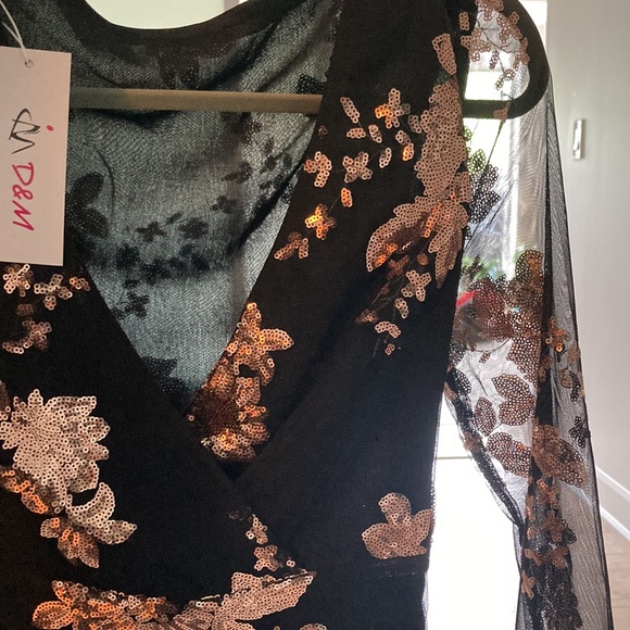 Sequinned dress with sheer sleeves - Picture 3 of 3